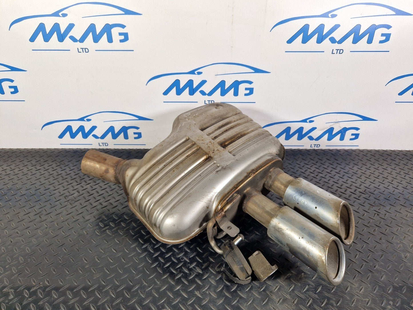 16-19 AUDI A4 B9 REAR EXHAUST BOX 8W0253611D
