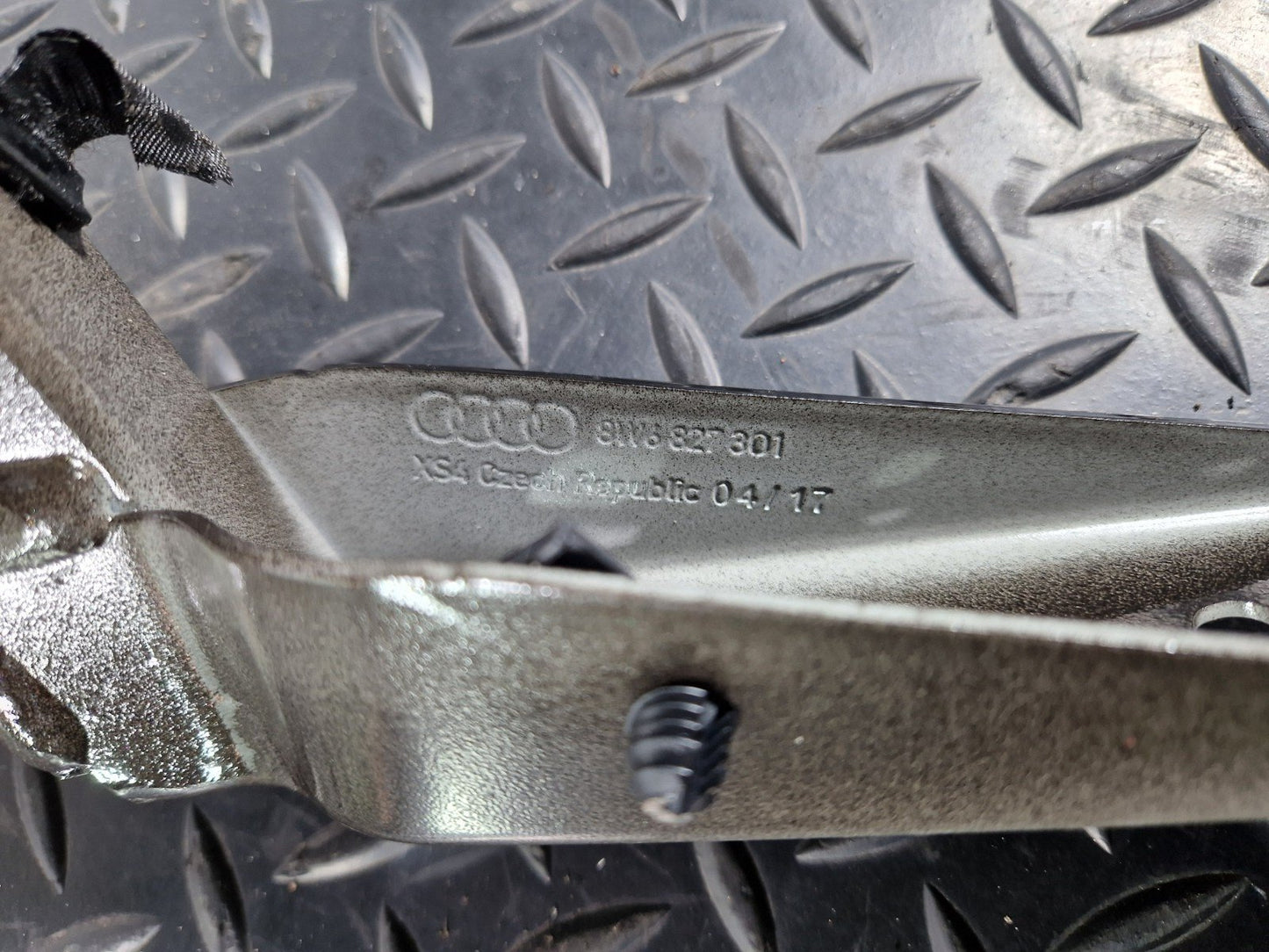 17-24 AUDI S5 F5 GENUINE OEM REAR TAILGATE BOOTLID HINGE LEFT SIDE 8W6827301