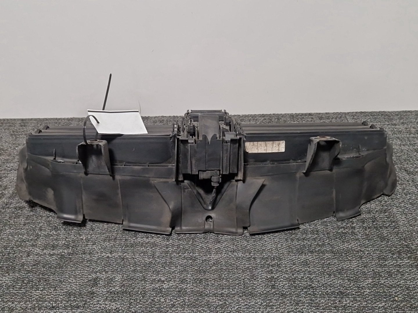 BMW 318i E90 Saloon Genuine Air Intake Shutter Bumper Grille Panel Assembly
