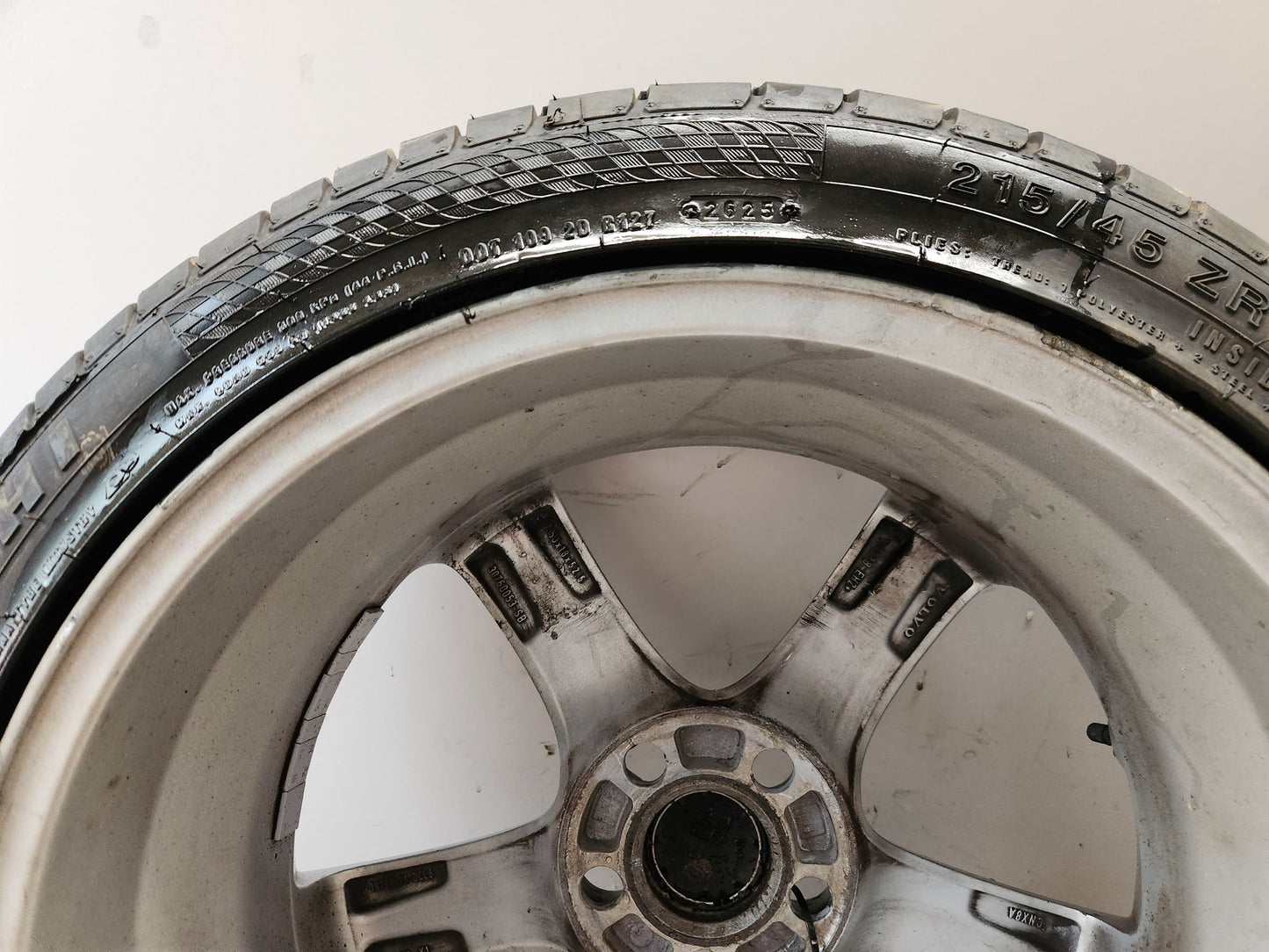 Volvo V50 MK2 FL (MW) 18" Alloy Wheel with Tyre 215/45/18 ~7mm