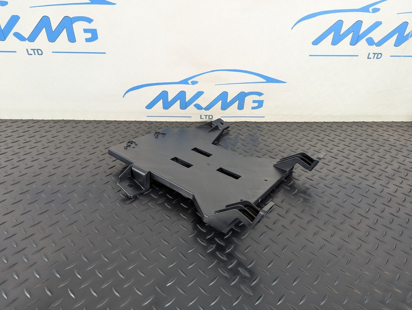 12-18 AUDI A6 C7 GENUINE AMPLIFIER UNIT BRACKET 4G0907348C
