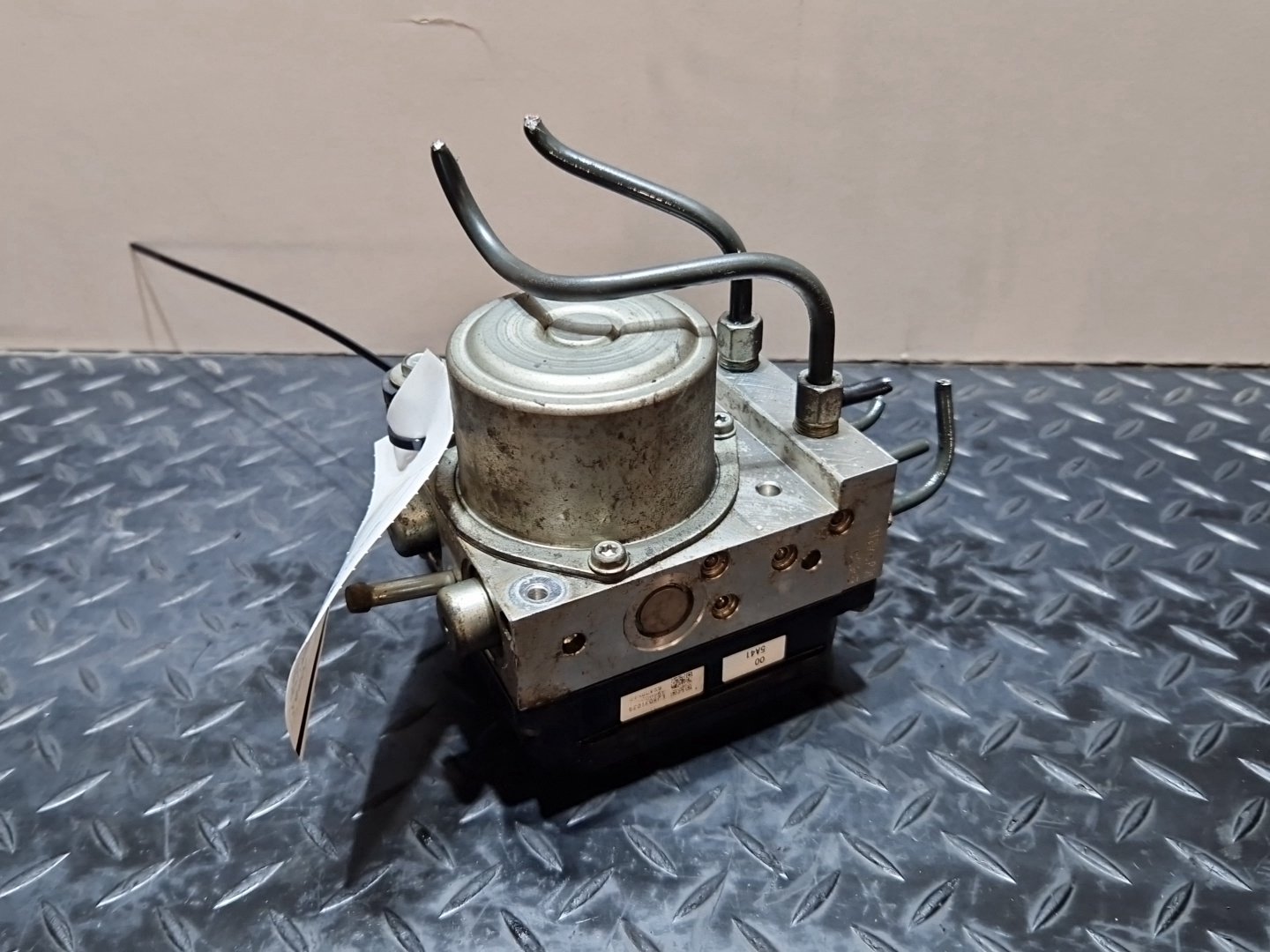 Nissan Juke MK1 (F15) SUV Genuine ABS Pump Control Module Unit