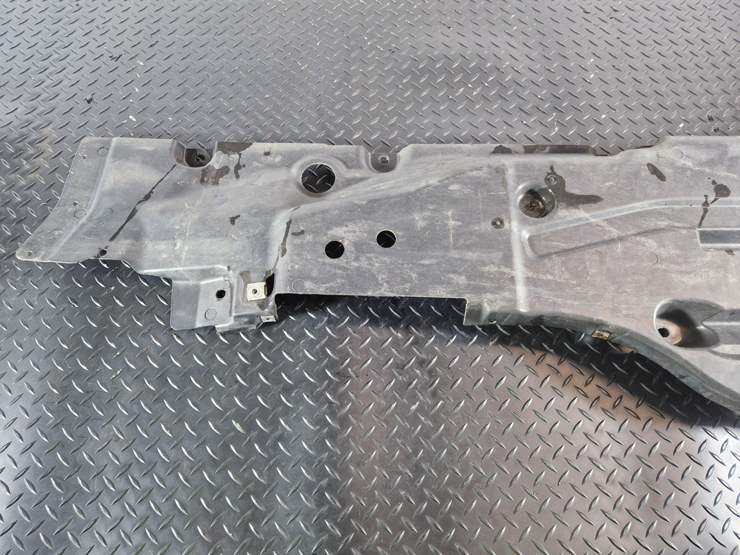 11-19 MERCEDES BENZ ML W166 REAR WHEEL RIGHT SIDE SPLASH GUARD COVER A1668841422