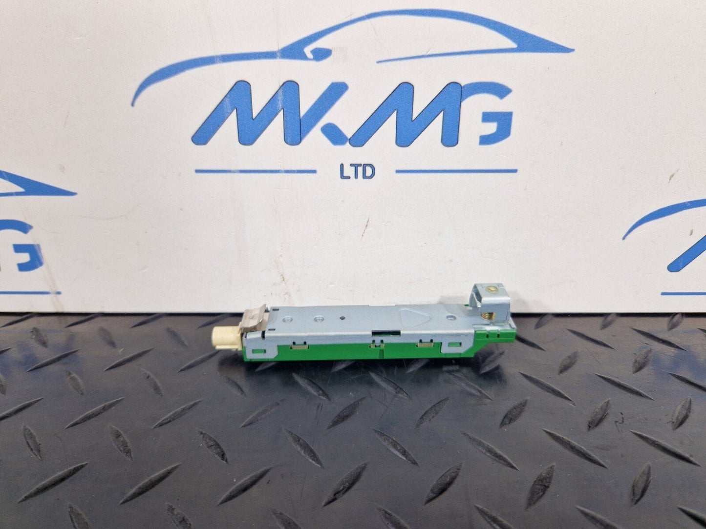 16-23 AUDI S5 COUPE GENUINE ANTENNA AMPLIFIER BOOSTER 8W6035225