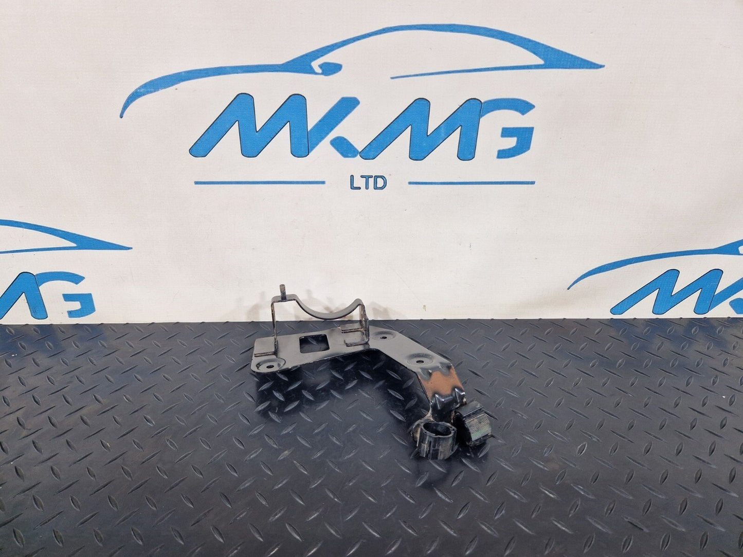 16-19 AUDI A4 B9 S-LINE OEM GENUINE COOLANT PUMP BRACKET 8W0145896C