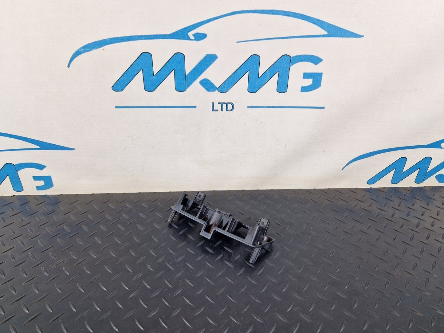 14-19 MERCEDES BENZ GLA X156 OEM DISPLAY SCREEN HOLDER BRACKET A1766806900