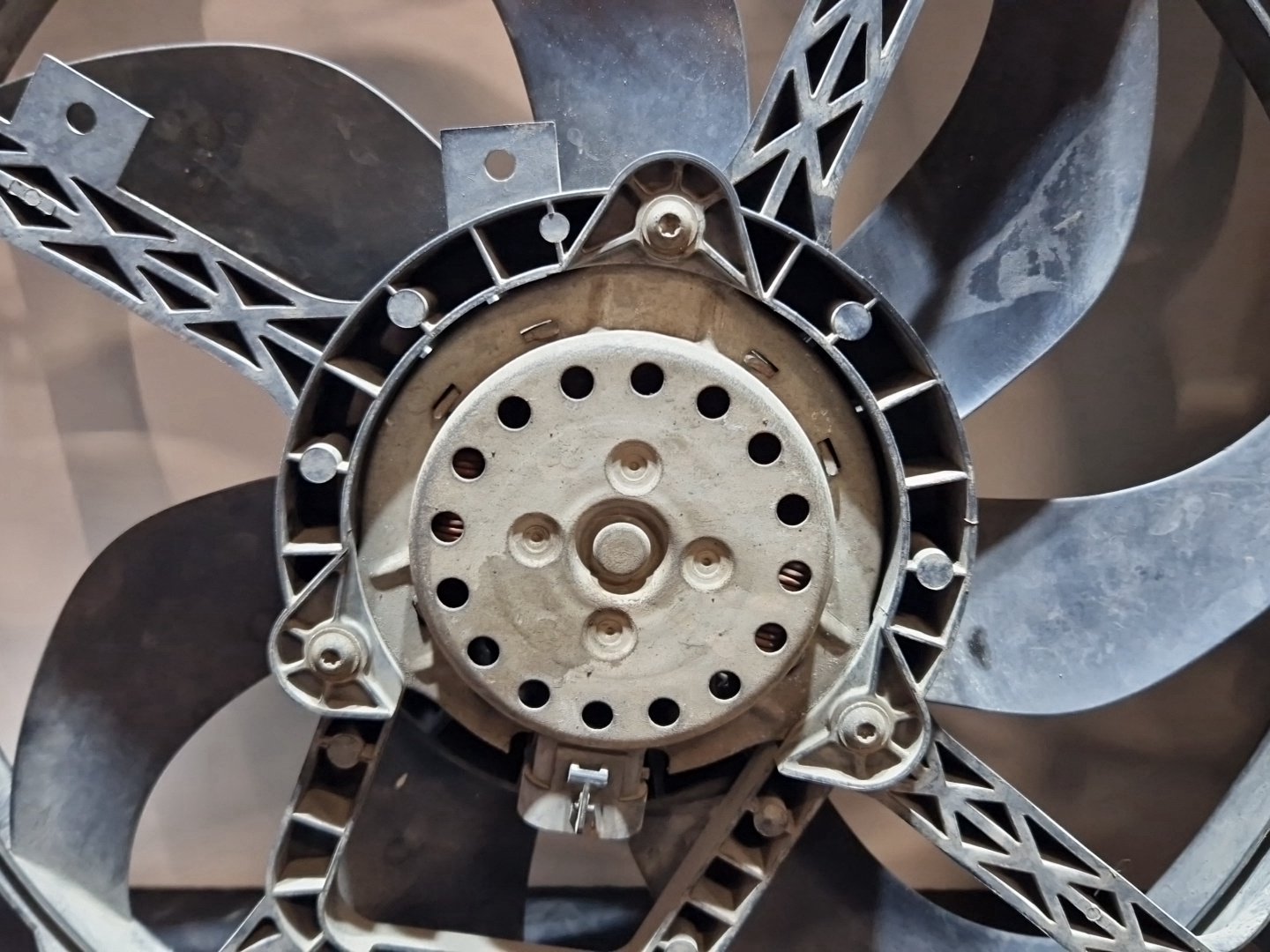 Vauxhall Corsa MK4 (E) (4500) Hatchback Genuine Radiator Cooling Fan CD176005