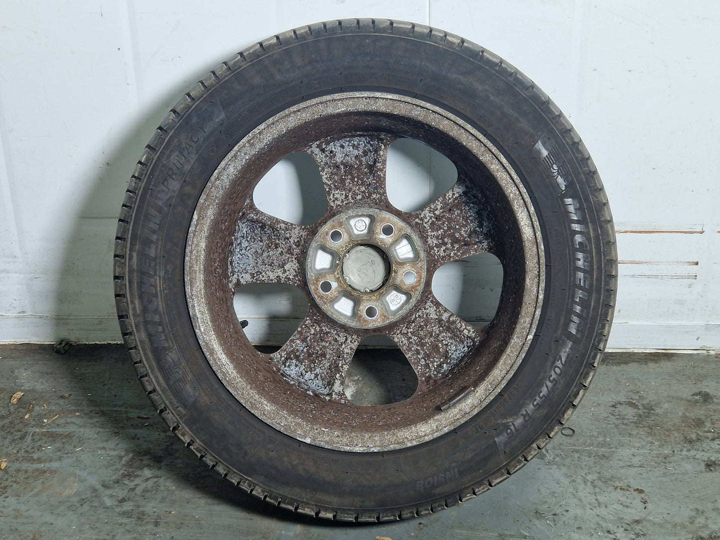 Honda FR-V MK1 16" Alloy Wheel with Tyre 7mm 205/55/16