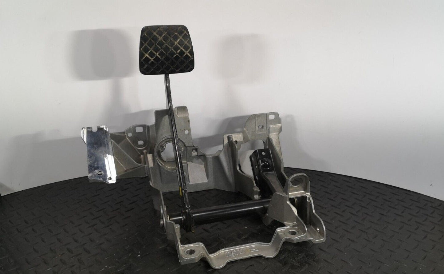 16-19 AUDI A4 B9 S-LINE GENUINE AUTOMATIC GEARBOX BRAKE PEDAL & FRAME 8W2723140
