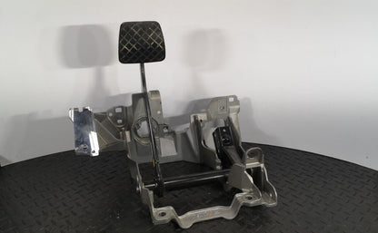 16-19 AUDI A4 B9 S-LINE GENUINE AUTOMATIC GEARBOX BRAKE PEDAL & FRAME 8W2723140