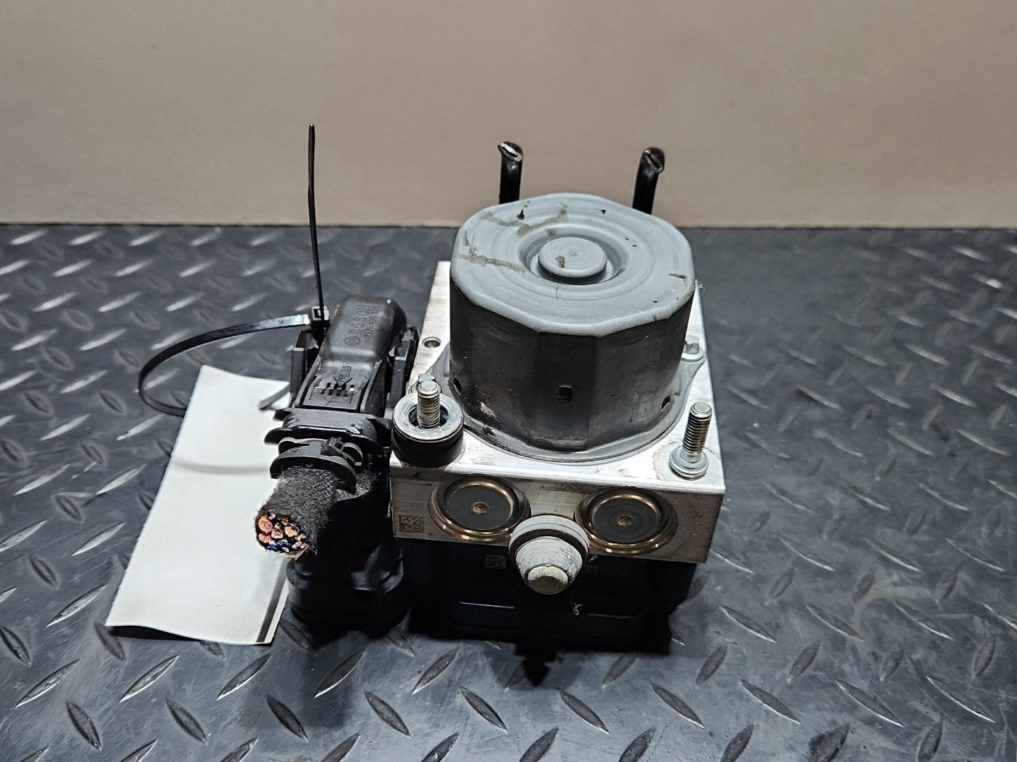 Vauxhall Corsa MK4 (E) (4500) Hatchback Genuine ABS Pump Modulator 39084530