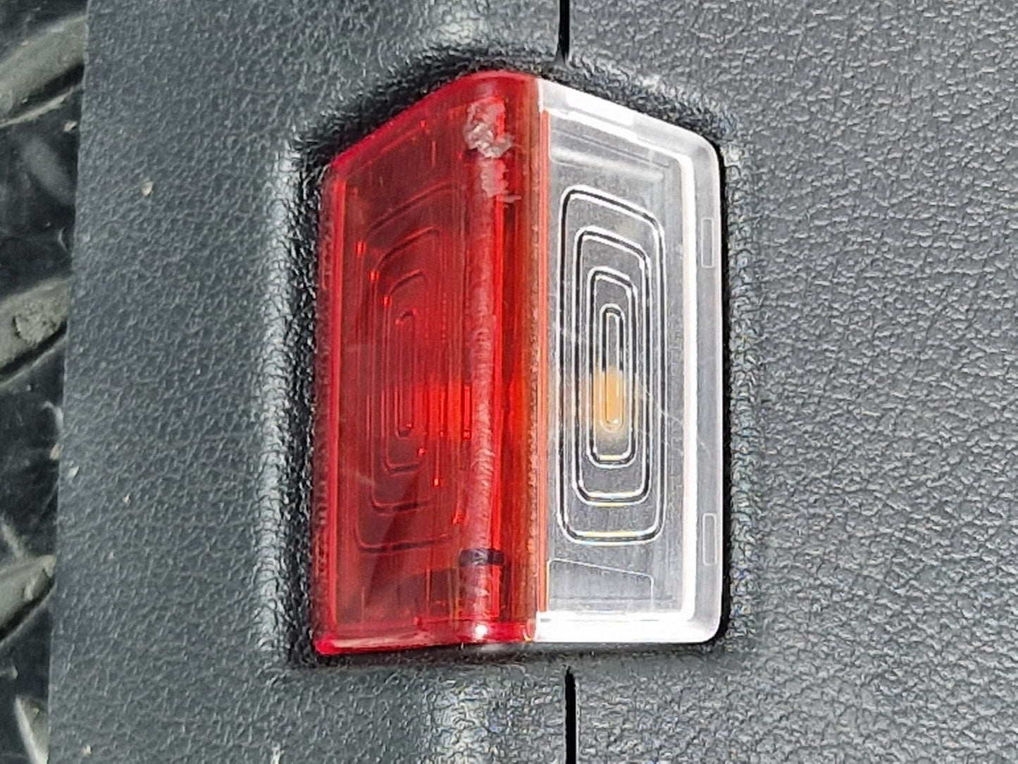 19-ON MERCEDES BENZ A CLASS EQ W177 SALOON BOOT LOCK TRIM COVER A1777501100