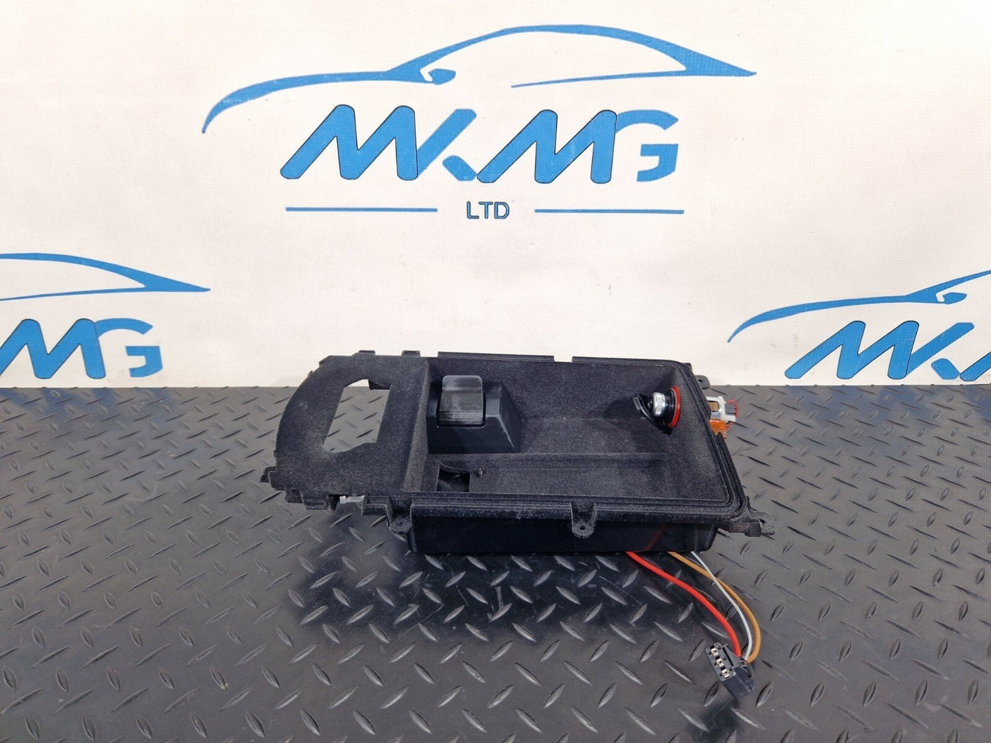 10-18 AUDI A7 4G S-LINE CENTRE CONSOLE STORAGE TRAY MEDIA INTERFACE 4G0864981C