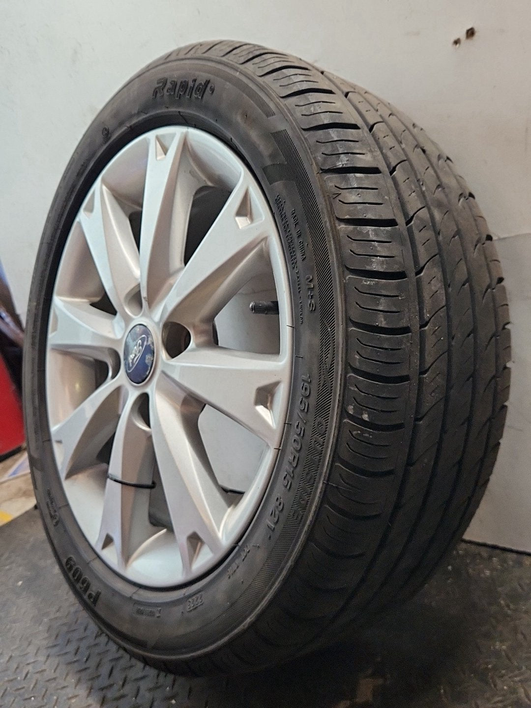 2009 Ford Fiesta MK7 (B299) 15" Alloy Wheel with Tyre 195/50/15 ~5mm 8V211007GA