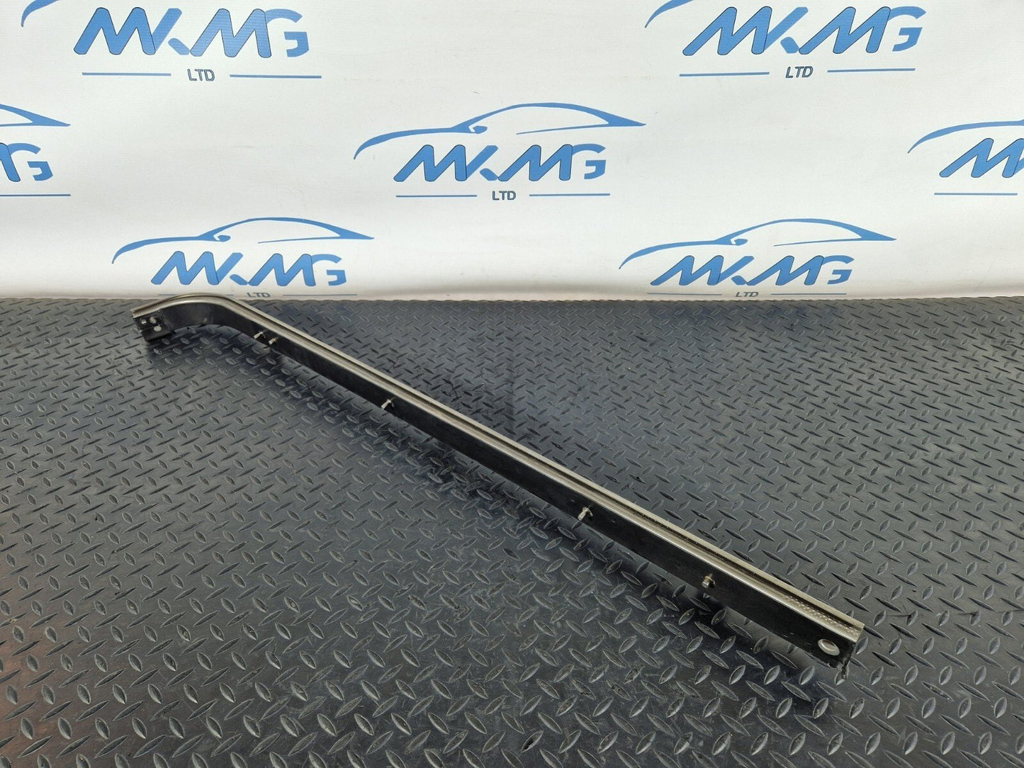 14-23 MERCEDES BENZ VITO W447 MIDDLE LEFT SLIDING DOOR RUNNER GUIDE A4477662100