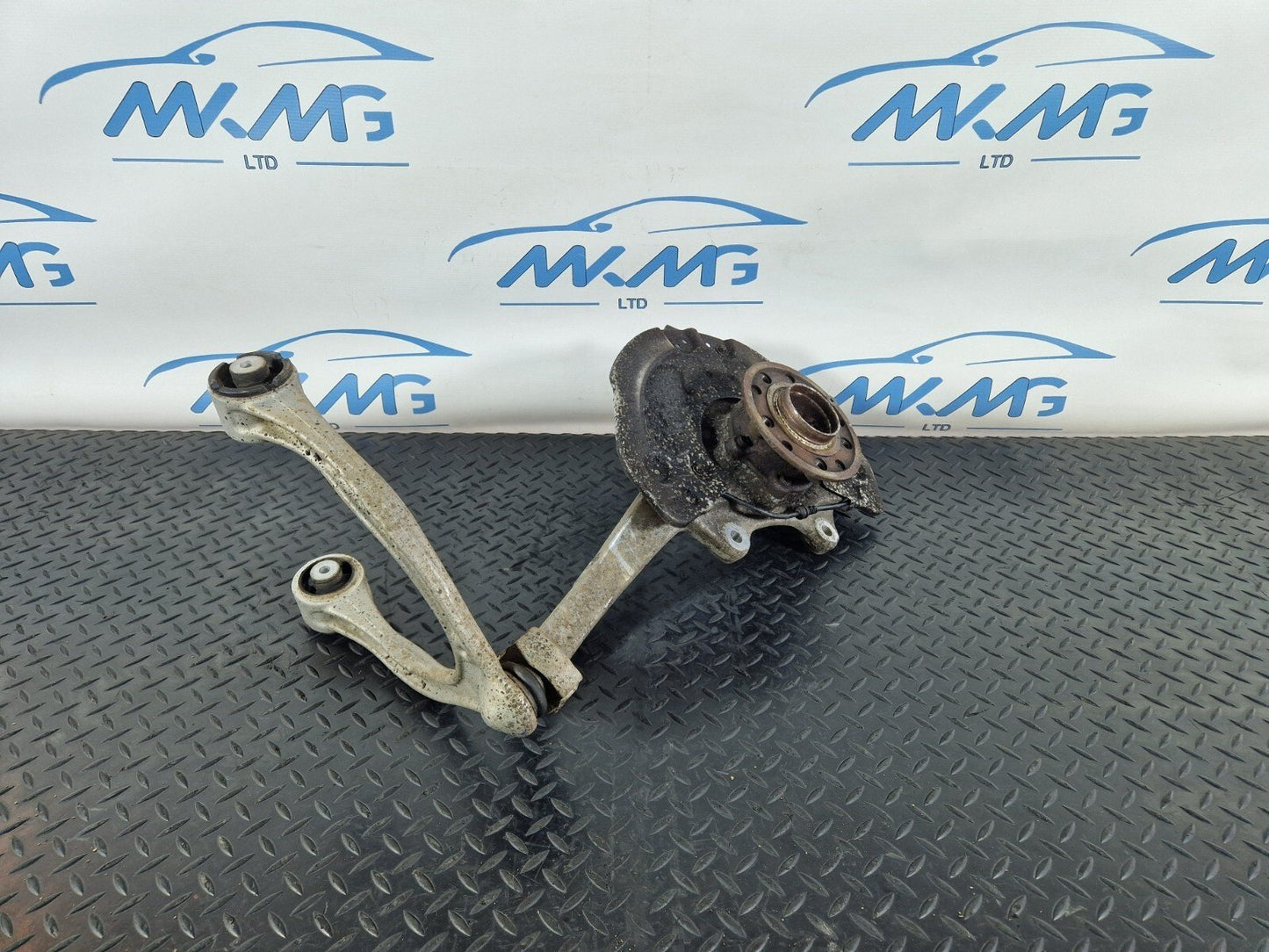 14-21 MERCEDES BENZ W205 FRONT RIGHT O/S WHEEL HUB A0004213520 A2052200