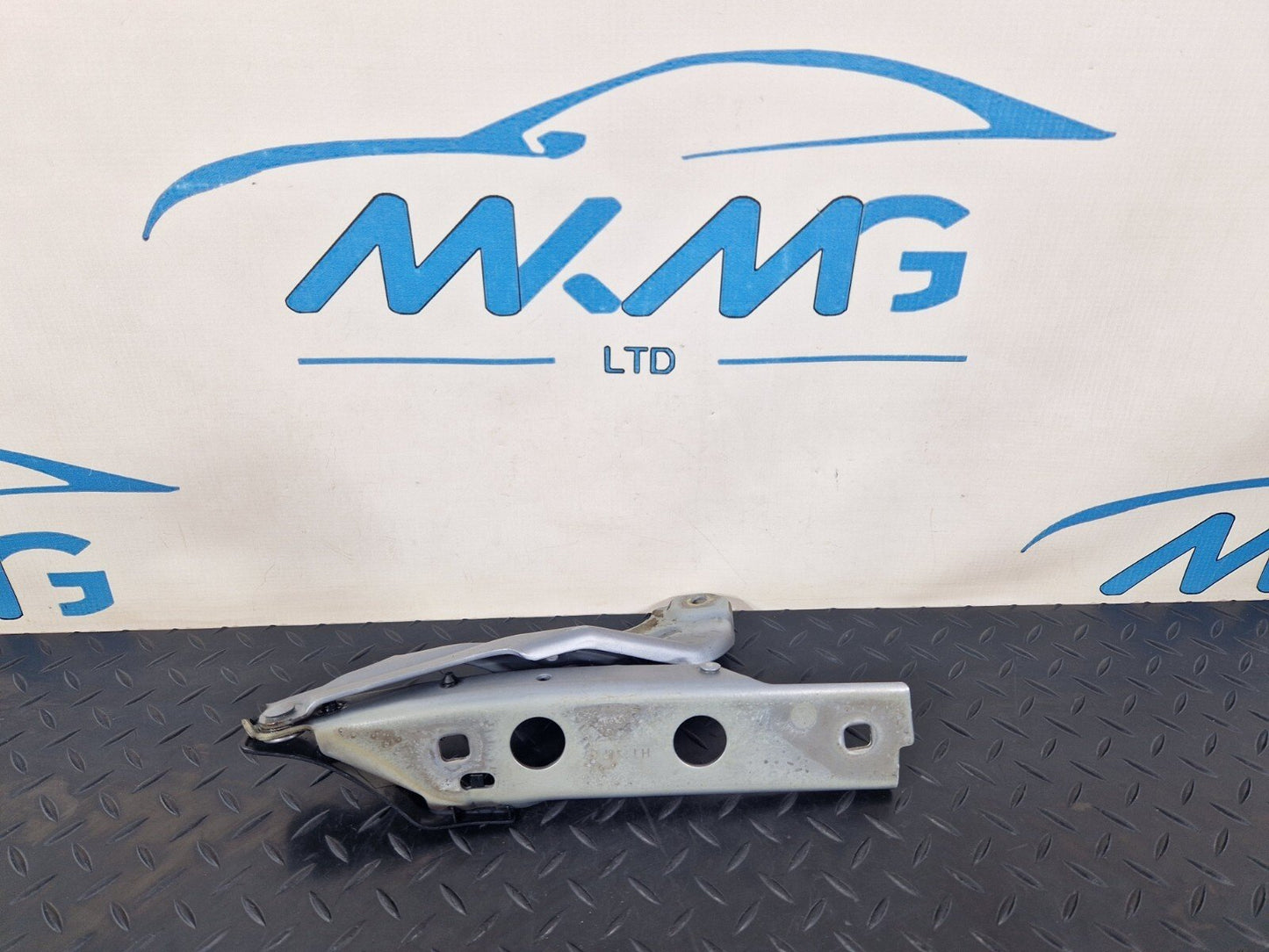 15-18 AUDI A7 4G OEM GENUINE BONNET HINGE LEFT 4G8823301E