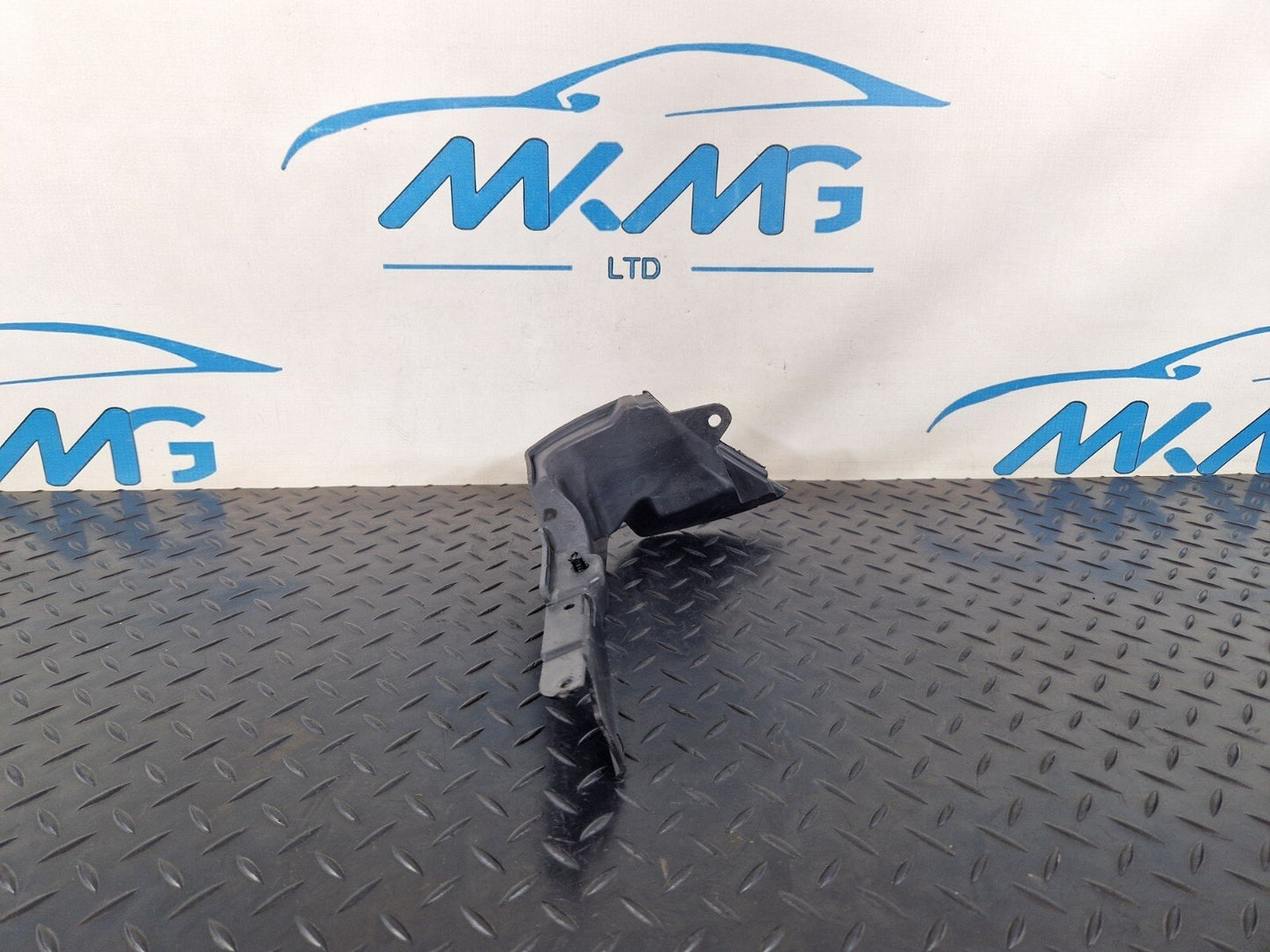 14-21 MERCEDES BENZ C300h W205 FRONT BUMPER MOUNTING BRACKET RIGHT A2058853965