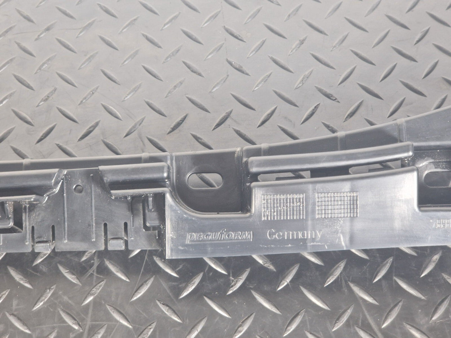 11-18 BMW 6 SERIES F06 SIDESKIRT BRACKET REAR LEFT PASSENGER SIDE 7276349