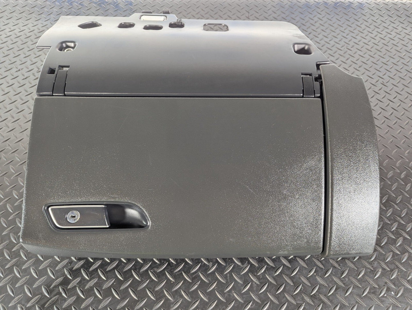 10-17 AUDI A8 4H GLOVE BOX STORAGE BOX IN BLACK 4H2857095