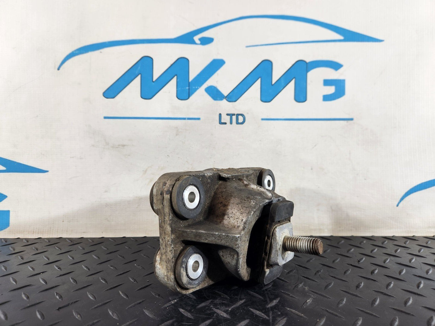 13-23 RANGE ROVER SPORT L494 LOWER LEFT SIDE  ENGINE MOUNT DPLA-6A003BC