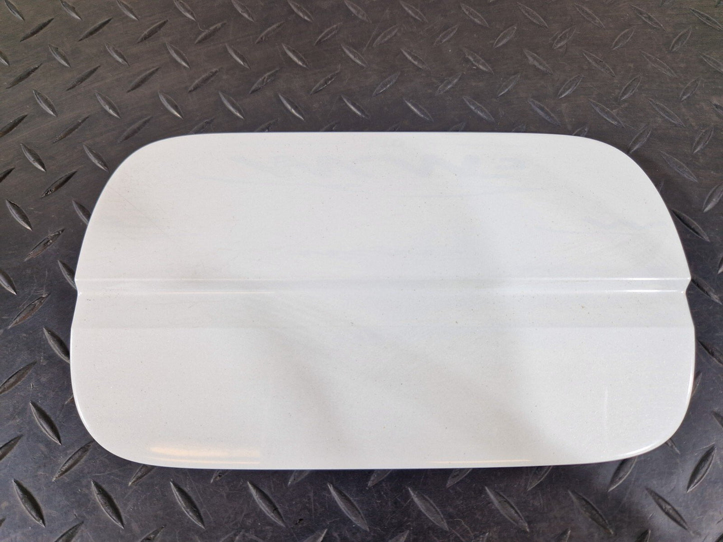 16-19 AUDI A4 B9 GENUINE FUEL FILLER FLAP DOOR COVER IN WHITE LS9R 8W0809907