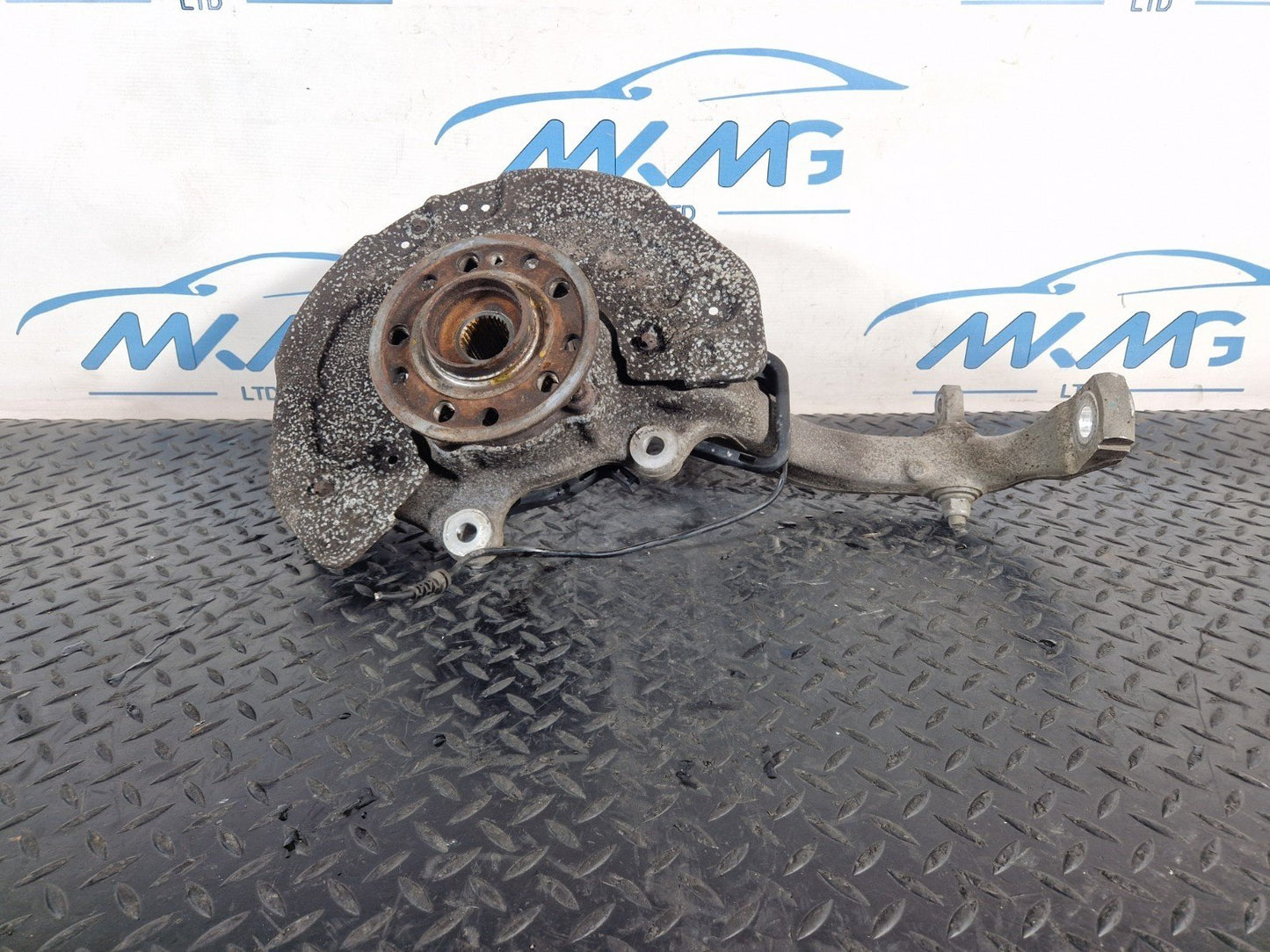 16-22 MERCEDES BENZ GLC X253 GENUINE FRONT LEFT N/S WHEEL HUB A2533320101