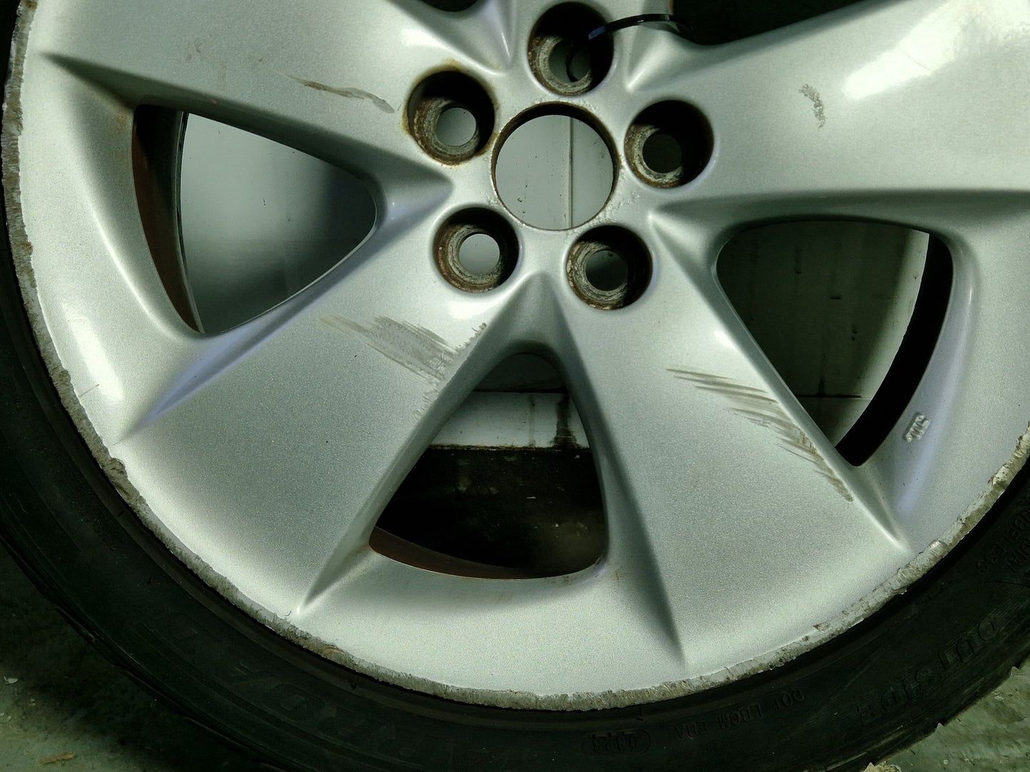 Toyota Prius MK3 (ZVW30) 17" Alloy Wheel with Tyre 215/45/17 ~3mm