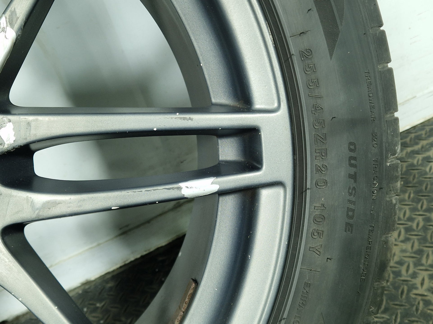 Audi Q5 20" Alloy Wheel with Tyre 4mm 255/45/20 8R0601025R
