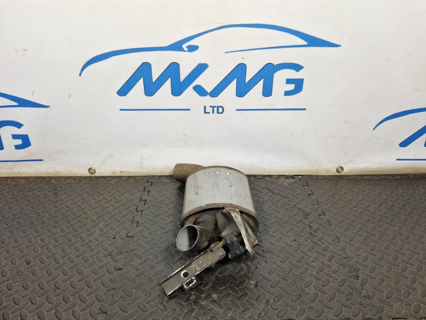 MERCEDES BENZ C CLASS W205 C220 REAR EXHAUST BOX SILENCER A2054911701