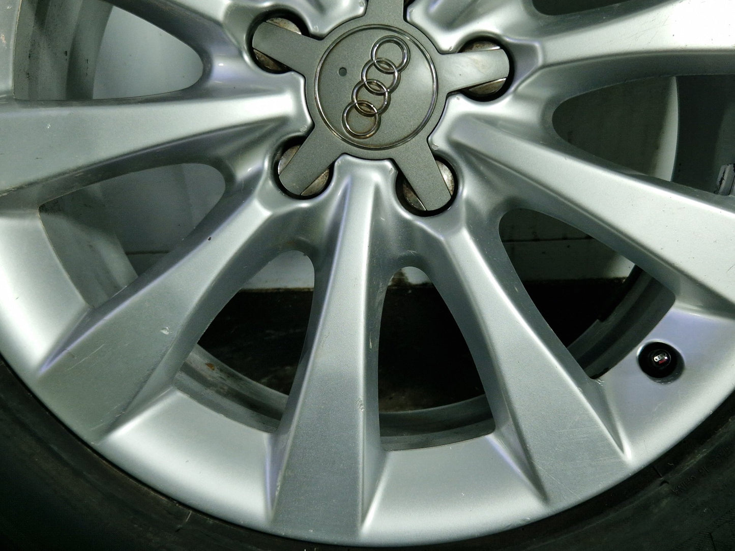 Audi A6 MK4 17" Alloy Wheel with Tyre 225/55/17 ~4mm 4G0601025BH