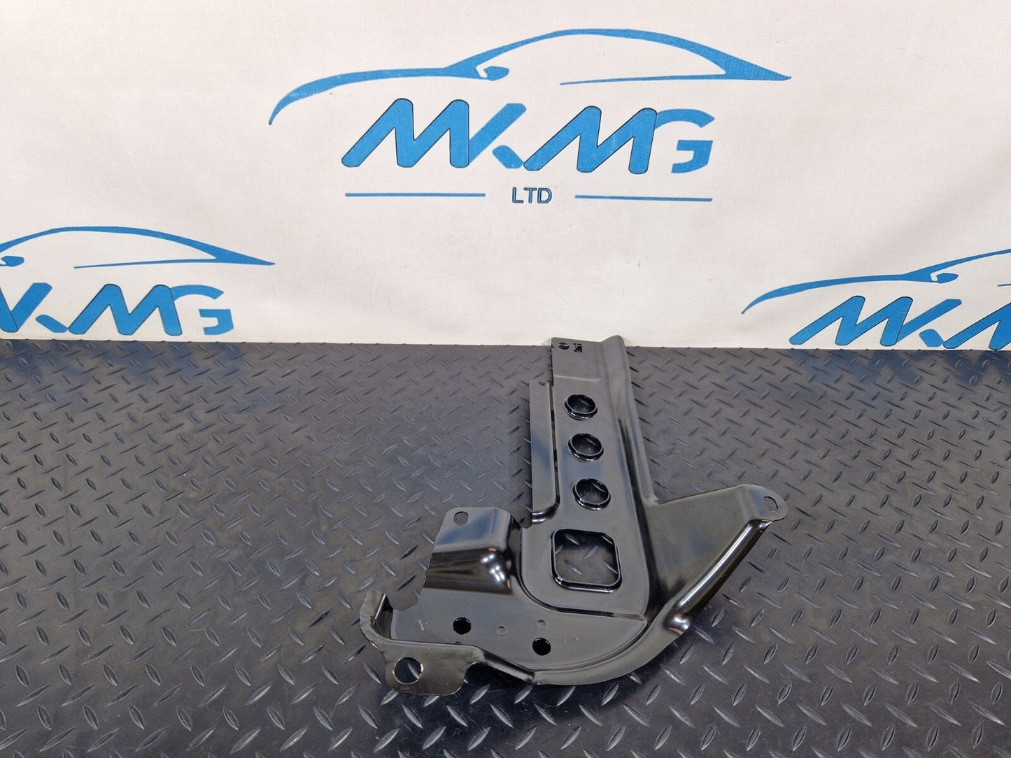 14-21 MERCEDES BENZ W205 OEM BOOT TRUNK FLOOR RIGHT SUPPORT BRACKET A2056100002