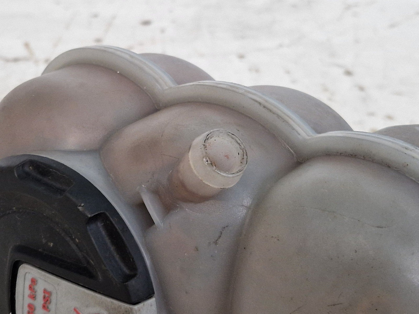 16-20 AUDI Q7 4M GENUINE OEM ENGINE COOLANT RESERVOIR EXPANSION TANK 4M0121403