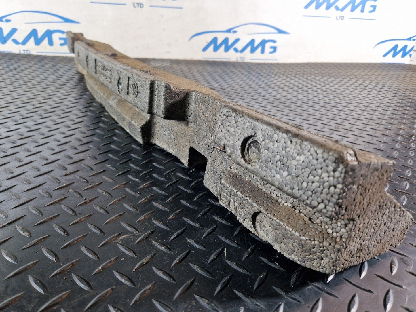 10-18 VW TOUAREG 7P GENUINE REAR BUMPER FOAM INSERT 7P6807256