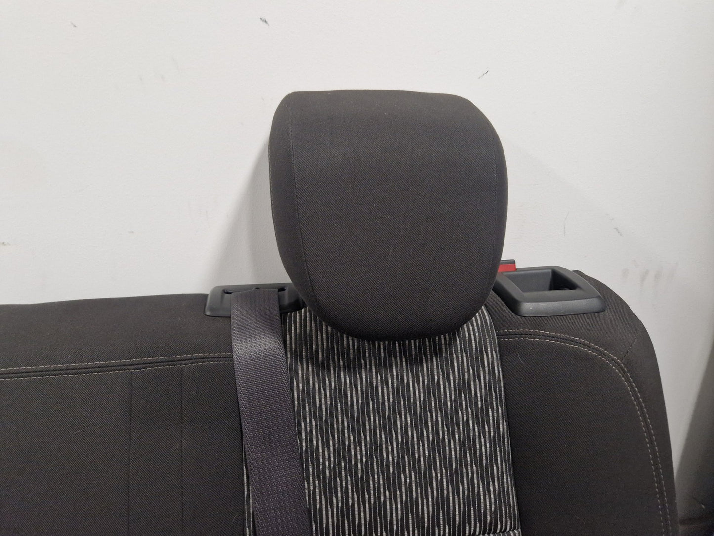 Vauxhall Mokka MK1 (G1U0) SUV Rear Centre Passenger Seat Backrest &amp; Seat Belt