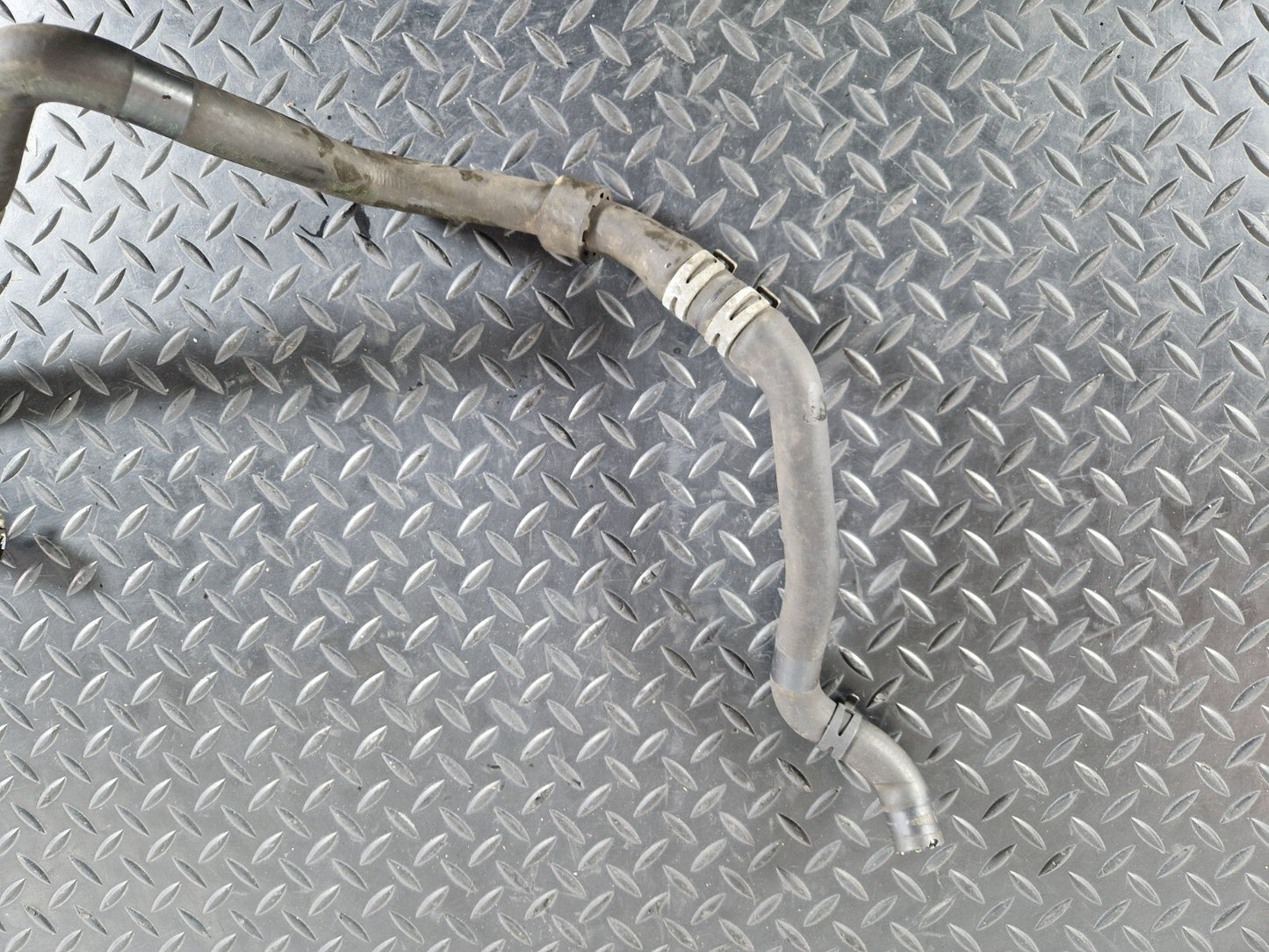 16-19 AUDI A4 AVANT B9 S-LINE OEM ENGINE WATER COOLANT PIPE HOSE 8W0122445J