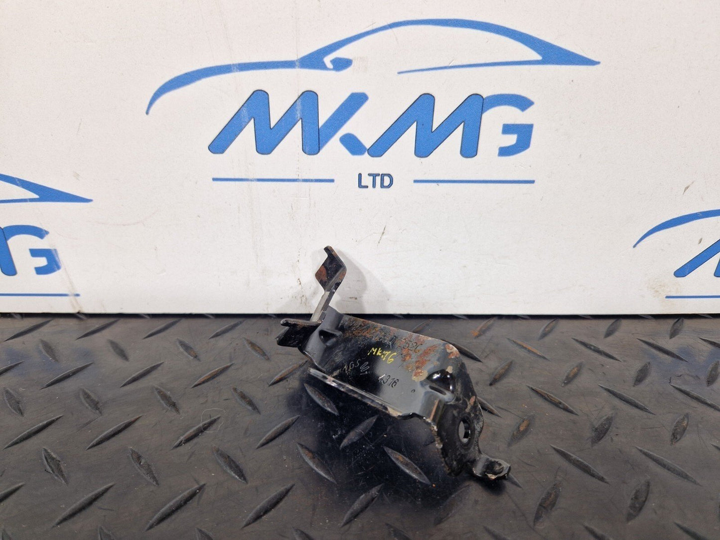 14-21 MERCEDES BENZ C220d W205 OEM AUXILIARY WATER PUMP BRACKET A2055012520