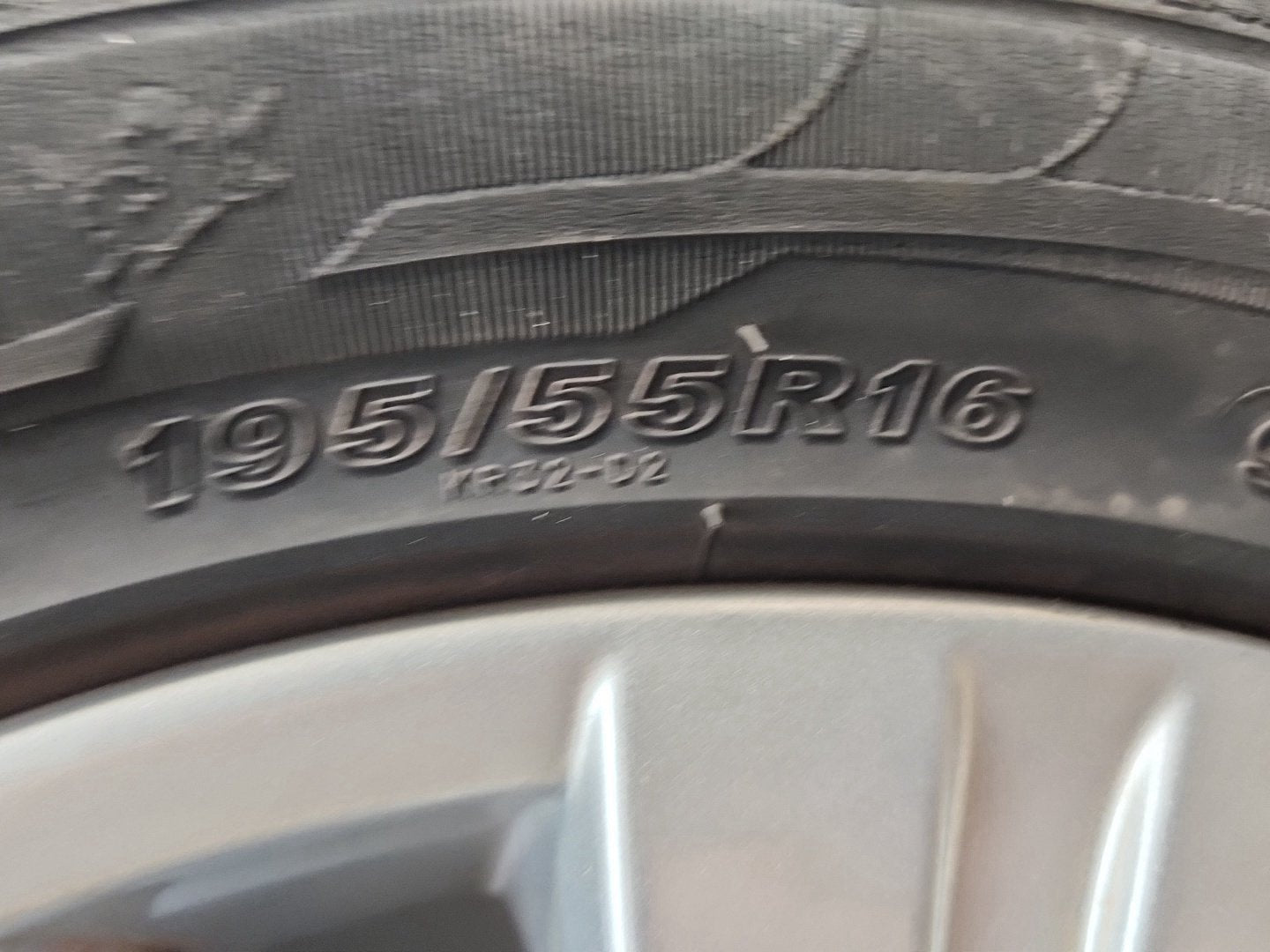 Citroen C3 Picasso MK1 FL (MY10) 16" Alloy Wheel with Tyre 195/55/16 ~3mm