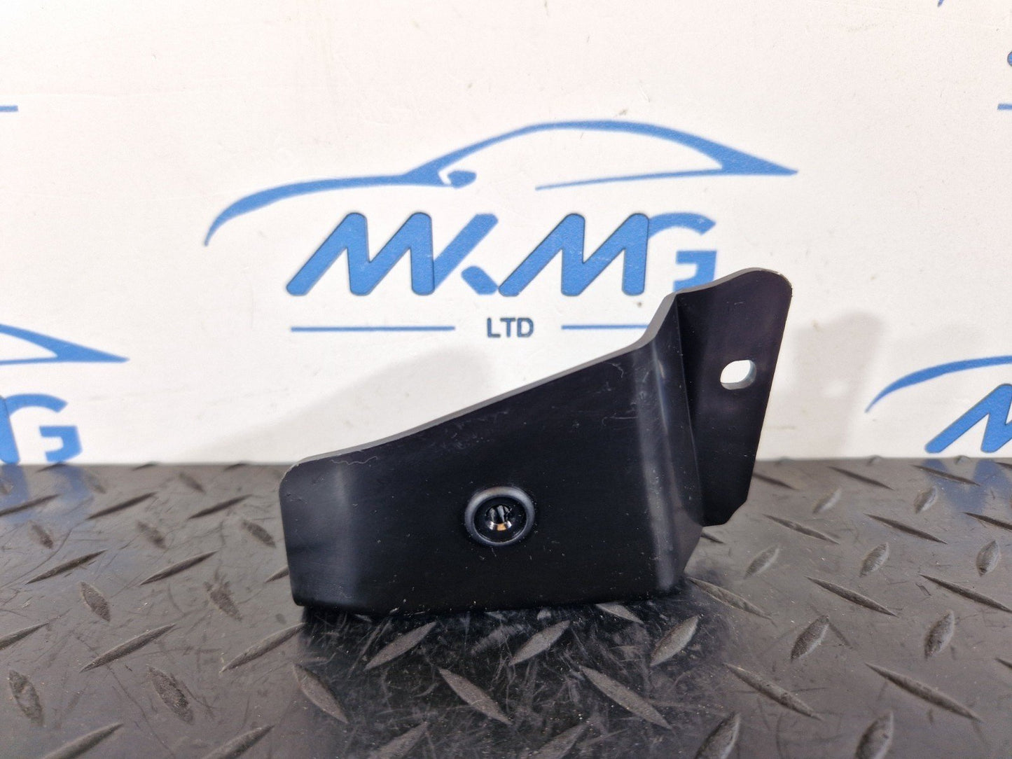 19-ON RANGE ROVER EVOQUE L551 TAILGATE CATCH TRIM K8D2402A52AA