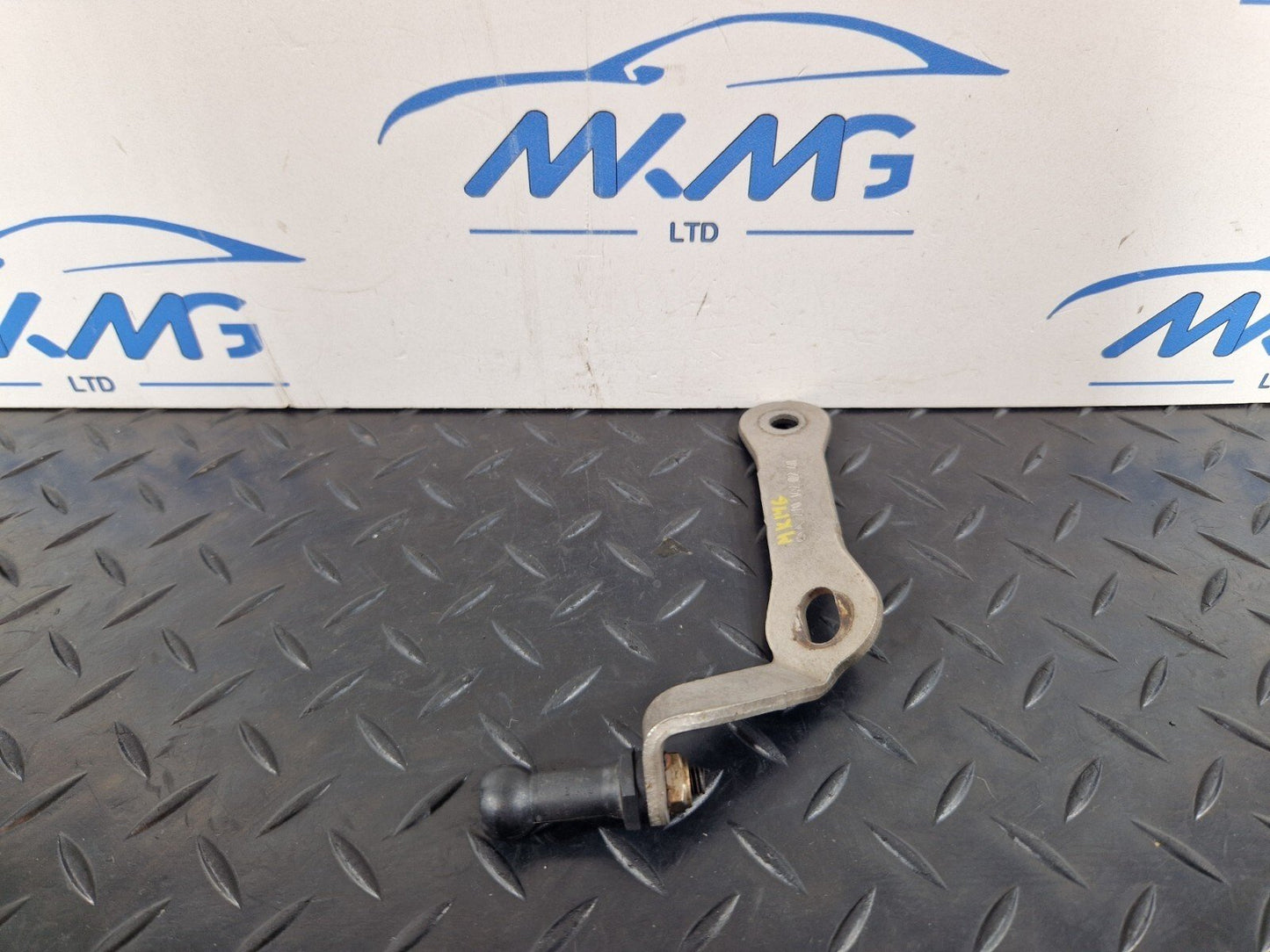 14-20 MERCEDES BENZ GLA X156 OEM EXHAUST SYSTEM FRONT PIPE UPPER BRACKET MOUNT