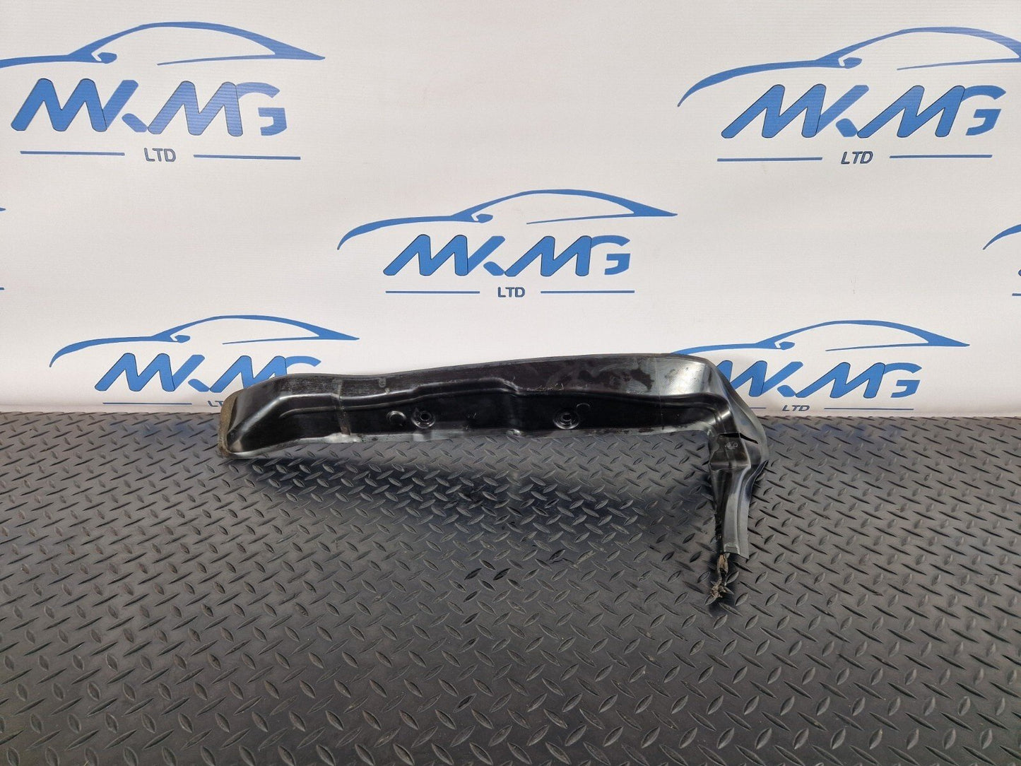 10-18 AUDI A7 4G S-LINE FRONT RIGHT WING FENDER END SEAL PLATE 4G8821112A