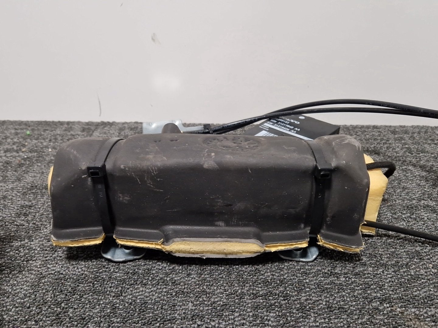 Volvo V70 MK3 Estate Genuine Left Tailgate Strut Motor