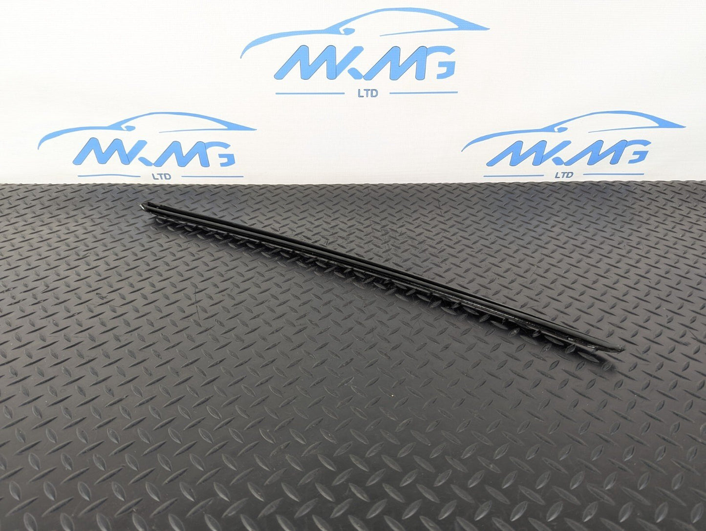 10-17 AUDI A8 4H RIGHT SIDE WINDSCREEN VERTICAL TRIM 4H0854328