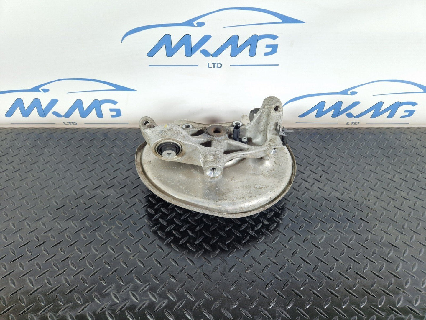 16-19 AUDI A4 AVANT B9 S-LINE REAR RIGHT O/S WHEEL HUB & BEARING 8W0615612