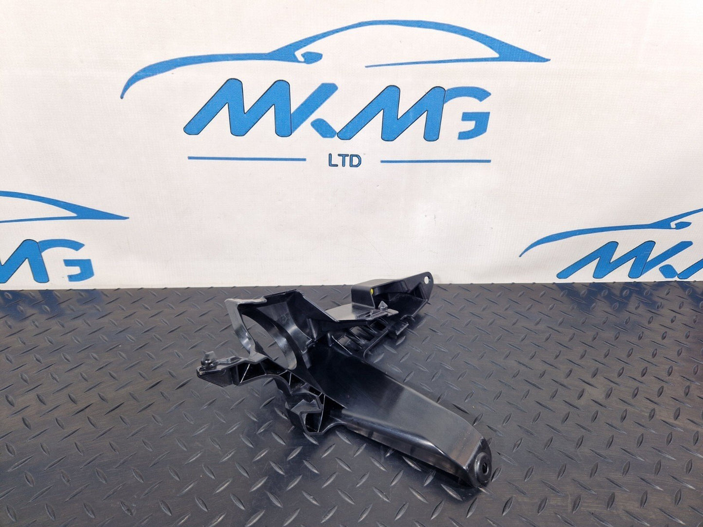16-23 AUDI A5 F5 SPORTBACK S-LINE LEFT D-PILLAR TRIM BRACKET 8W8867729A