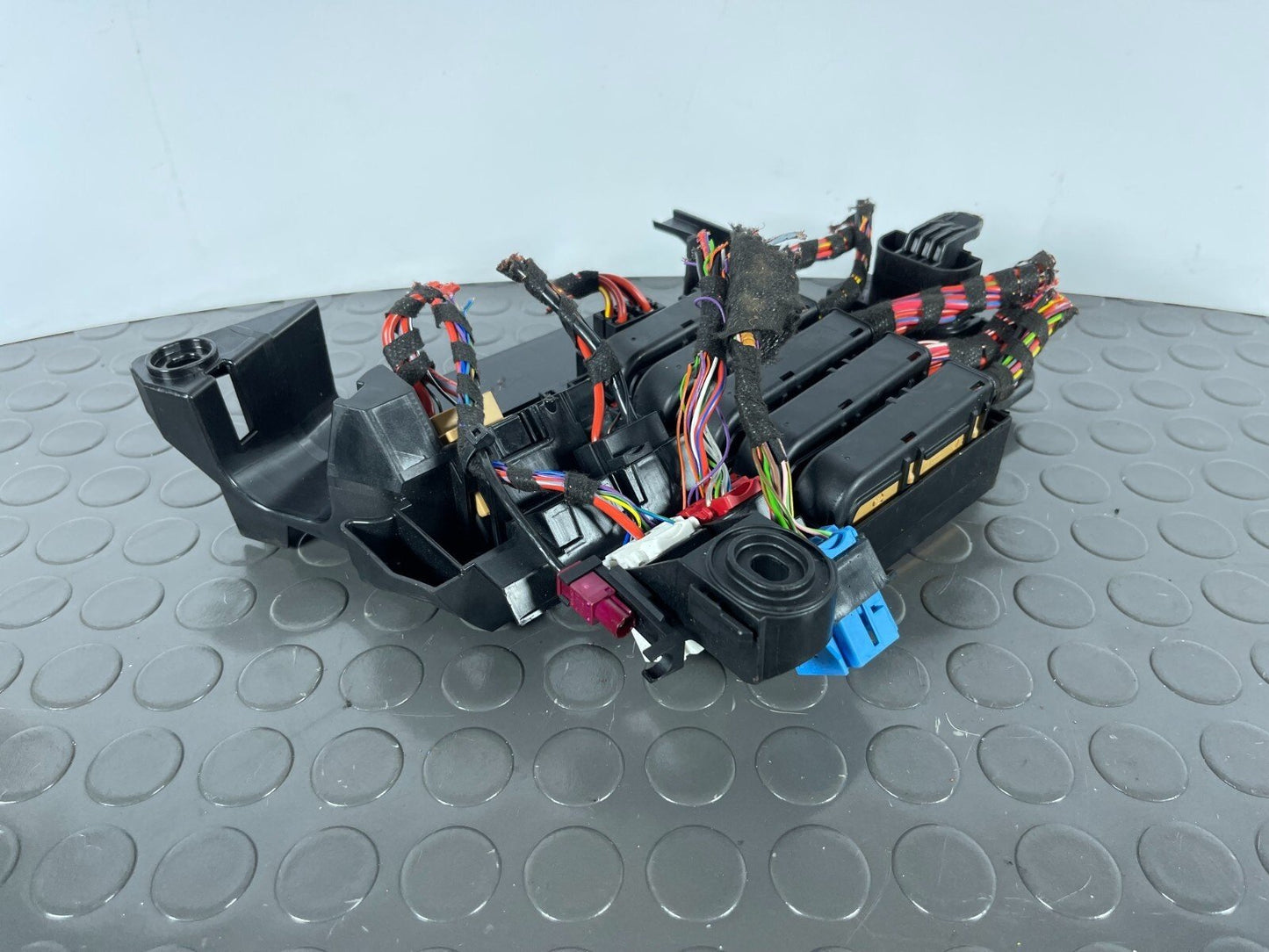 16-19 AUDI A4 B9 GENUINE FUSE RELAY BOX 8W2971845A