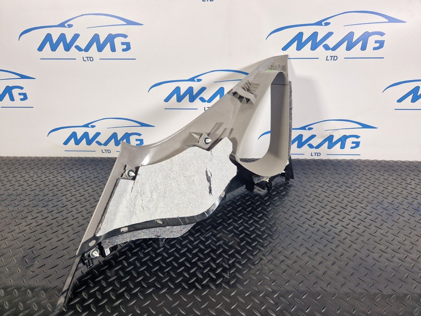 14-21 BMW 2 SERIES F45 DRIVER O/S INNER TRIM WITH SEAT ADJUSTMENT SWITCH 7365575