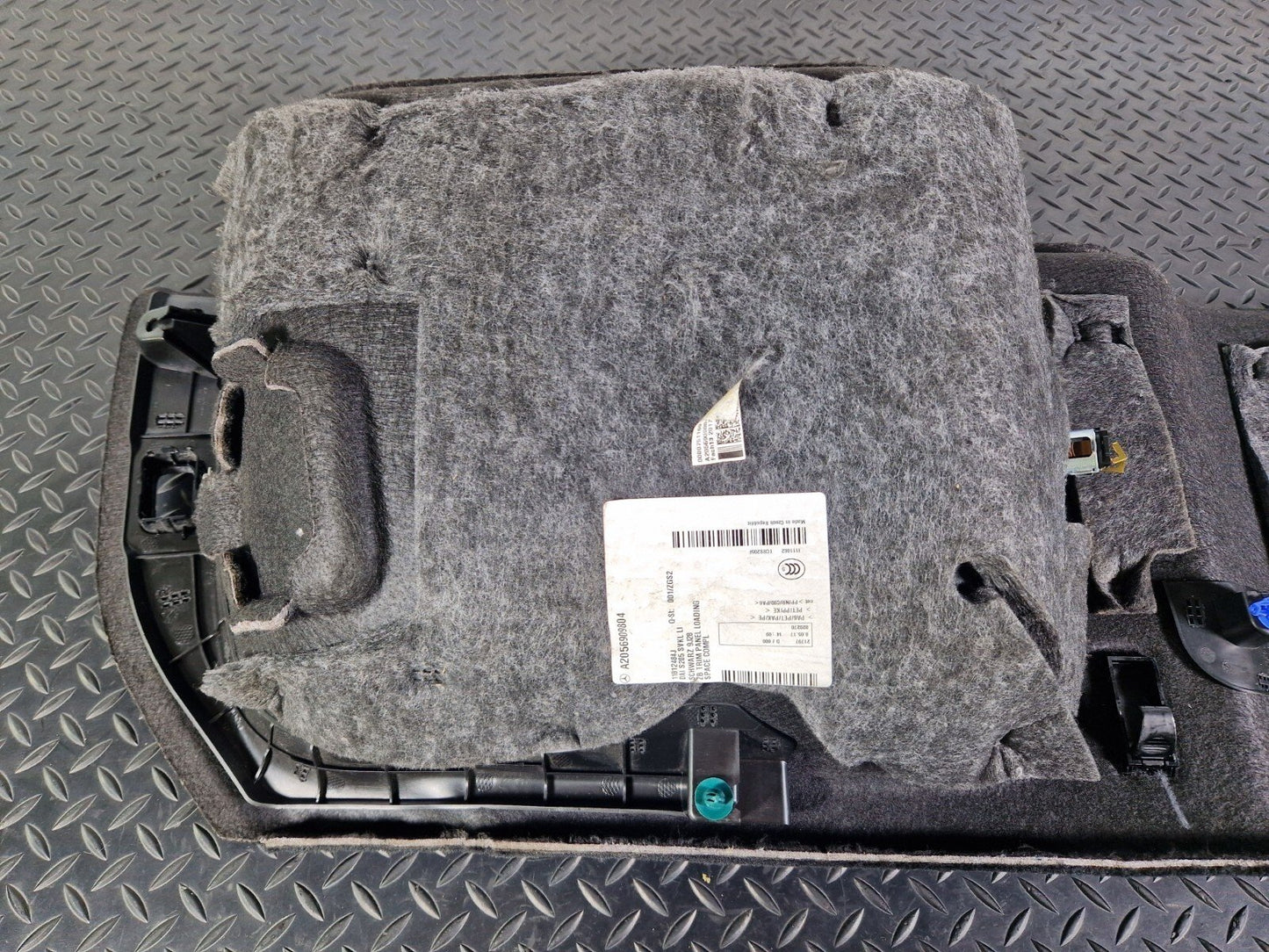 14-21 MERCEDES BENZ C300h W205 BOOT SIDE TRIM PANEL REAR LEFT A2056909804