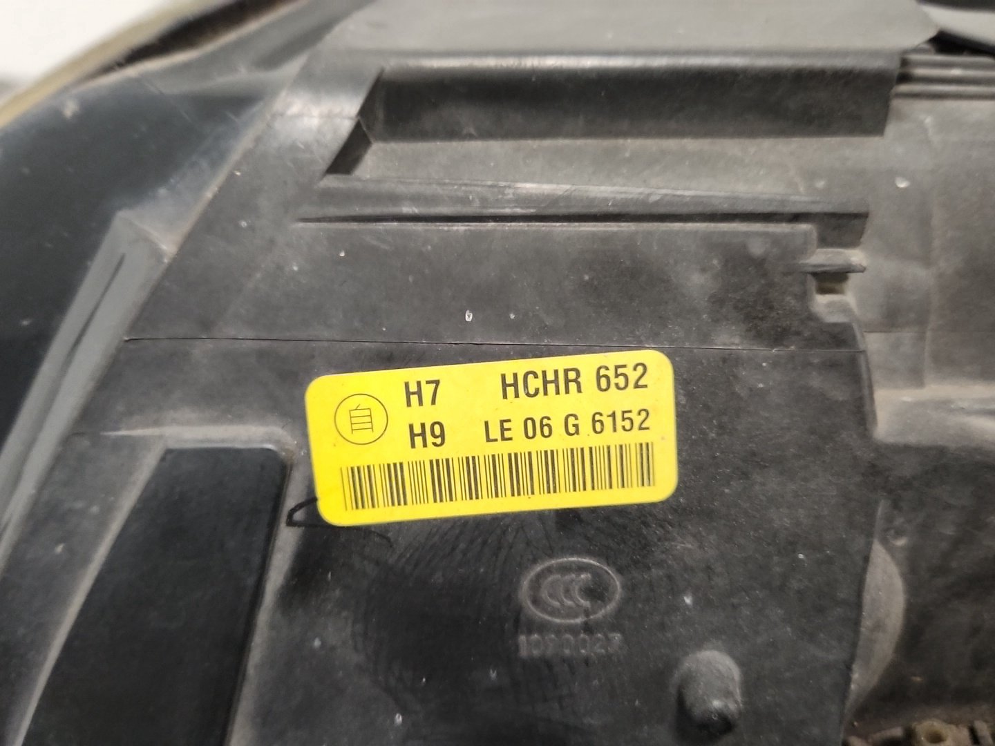 Volvo S40 MK2 (MS) Saloon Genuine Front Right O/S Driver Headlight 30763040