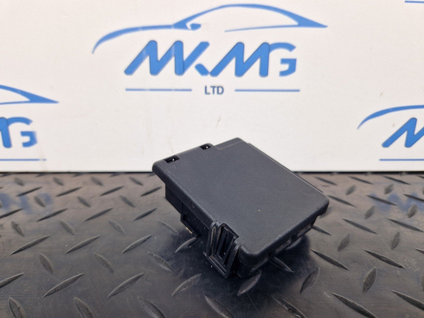AUDI Unknown Part Type 8W0941824AN